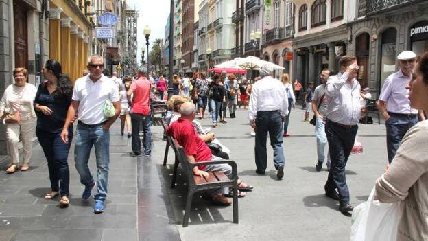 Canarias lidera el aumento de hogares de una persona