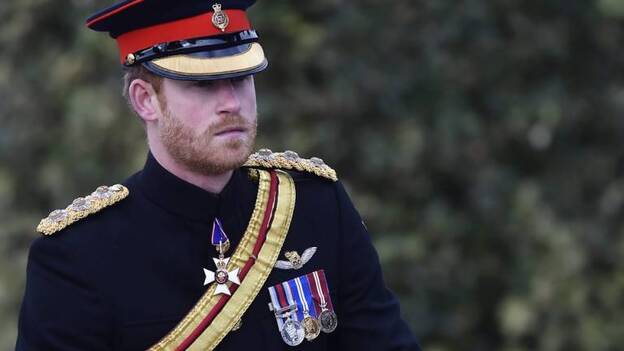 El príncipe Enrique encabeza el homenaje a los caídos en las guerras