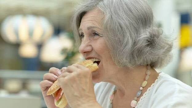 La depresión afecta a una de cada cuatro personas mayores, si bien puede confundirse con el envejecimiento