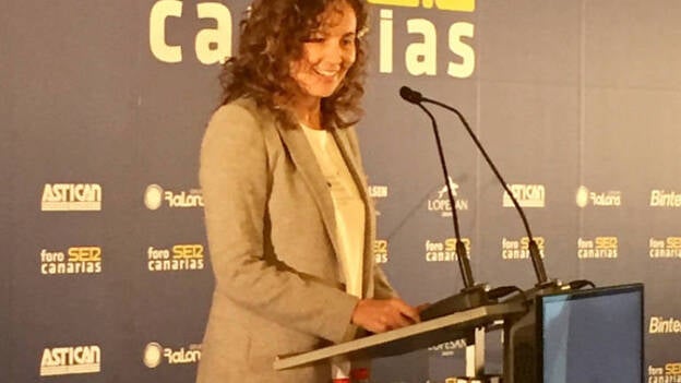 Chacón espera que el nuevo convenio de carreteras Canarias-Estado solucione "los problemas de movilidad en las islas"
