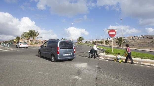 Los vecinos de Costa Jardín se juegan la vida como peatones