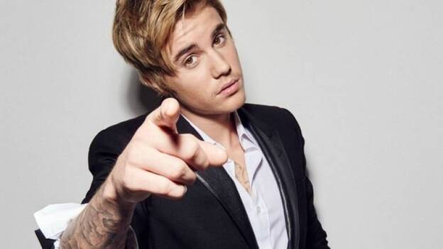 Justin Bieber le da un puñetazo a un fan en su concierto de Barcelona