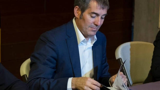 El presidente canario expresa su "sentido pésame" por la muerte de Barberá