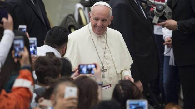 El Papa Francisco expresa su pesar por la muerte de Fidel Castro y dice que rezará por él