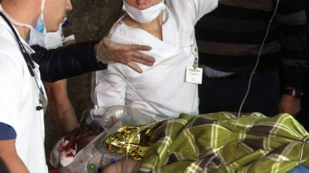 Rescatan un sexto superviviente de avión del Chapecoense accidentado en Colombia