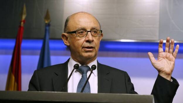 Hacienda gravará las bebidas carbonatadas y subirá los impuestos al alcohol y tabaco