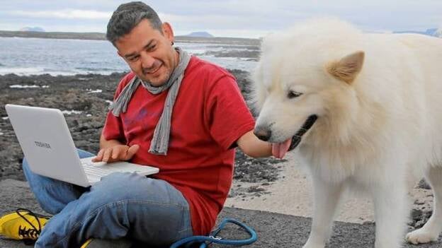 Antonio de Orellana: "¿Por qué no hacemos teatro, pero sí jugamos al fútbol?"