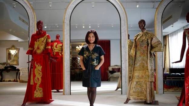 Guo Pei, la diseñadora china que convirtió en emperatriz a Rihanna