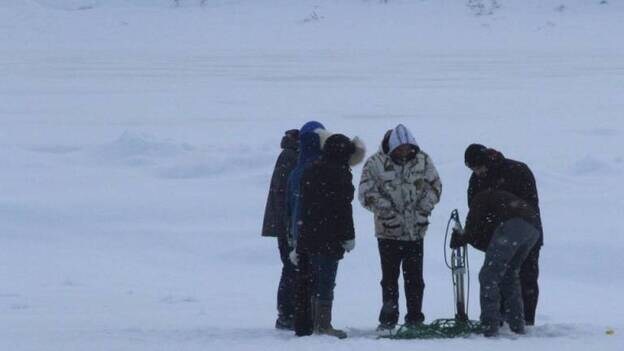 Un estudio en 13.000 lagos árticos constata que se deshielan antes