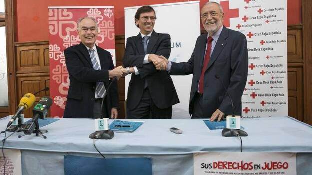 El empleo precario cronifica la pobreza en el Archipiélago