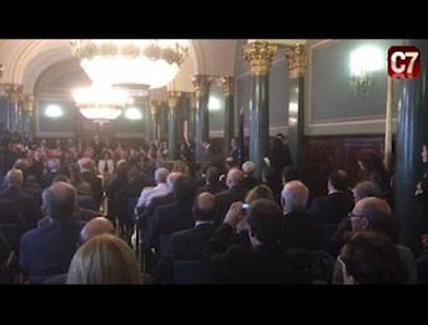 Roldós toma posesión ante el ministro Zoido