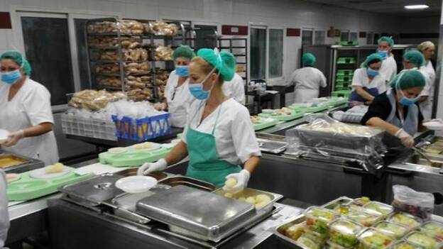 El Hospital de La Candelaria prepara 2.500 comidas diarias para pacientes hospitalizados