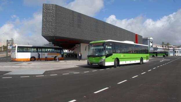 Titsa mantendrá en Fin de Año los servicios nocturnos