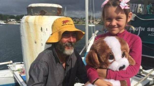 Un neozelandés y su hija llegan a Australia tras un mes a la deriva en el mar