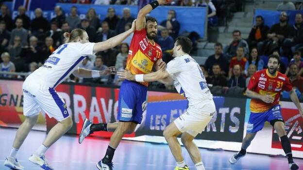 Sarmiento sobresale en el gran estreno de España (27-21)