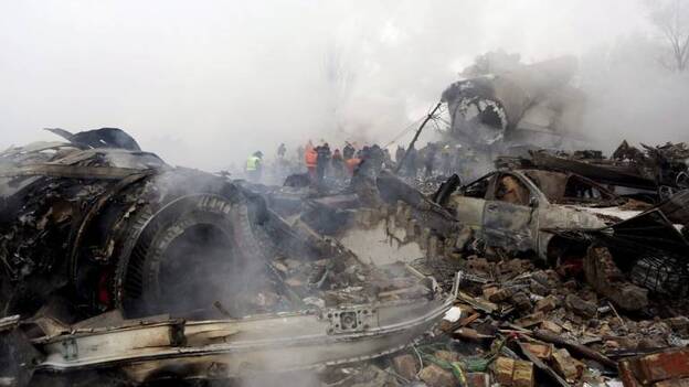 Decenas de muertos al estrellarse un avión de carga turco en Kirguizistán