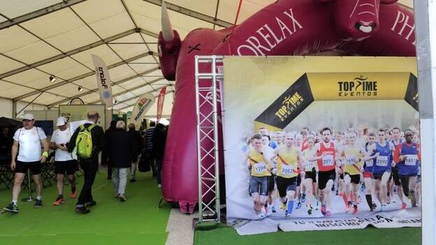 Entrega de dorsales del Cajasiete GC Maratón 2017 en el CC Las Arenas