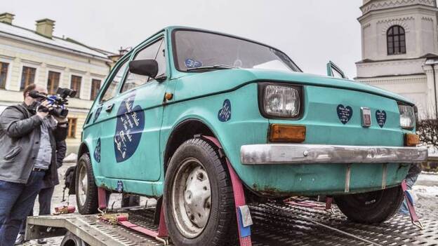 Tom Hanks será obsequiado por ciudad polaca con un Fiat 126 de época comunista