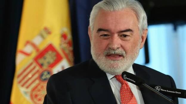 La RAE, sobre la eliminación del español en la Casa Blanca "La lengua resiste con sus hablantes situaciones hostiles"