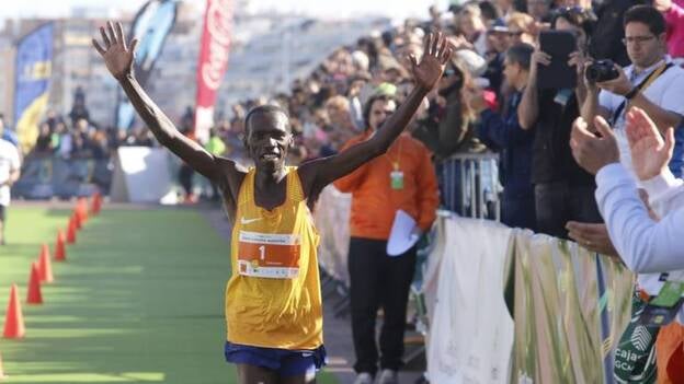 Las imágenes de la espectacular Cajasiete Gran Canaria Maratón