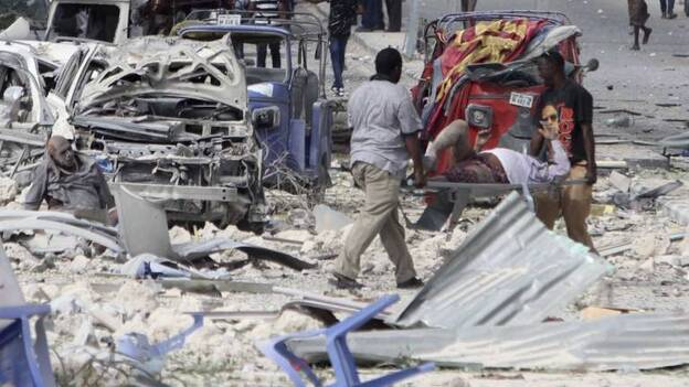 Terroristas de Al Shabab asaltan un hotel en Mogadiscio