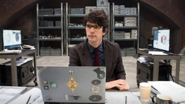 El jefe del MI6 revela que "Q", de James Bond, en la realidad es una mujer