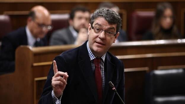 Nadal reprocha a Podemos que se dedica más a protestar que a trabajar