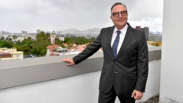 Baltar se reúne con sindicatos y pacientes y visita hospitales