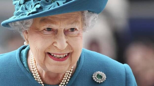 Isabel II inaugura un centro para la lucha contra los ataques cibernéticos