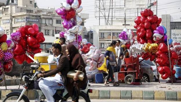 Las prohibiciones no pueden con San Valentín en Pakistán