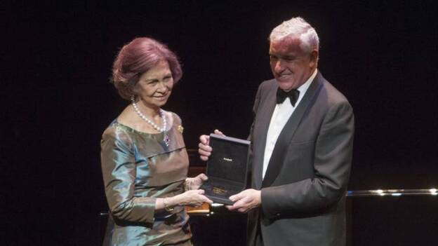 La reina Sofía recibe la Medalla de Oro del Círculo del Liceo