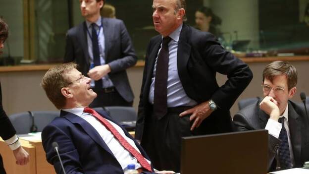 Guindos confía que el déficit público de 2016 se mantenga muy próximo al 4,6% de PIB