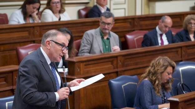 Baltar apela al "orgullo" de la sanidad pública para "convencer" a Dávila y obtener más recursos