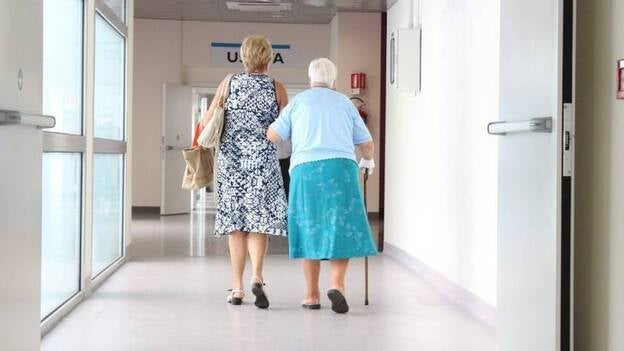 Los mayores que eligen mal su calzado tienen más riesgo de caídas y peor calidad de vida