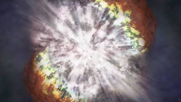 Científicos captan estertores finales de una estrella masiva en otra galaxia