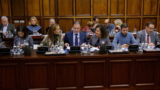 La mesa del pacto intenta este viernes sellar las grietas del tripartito