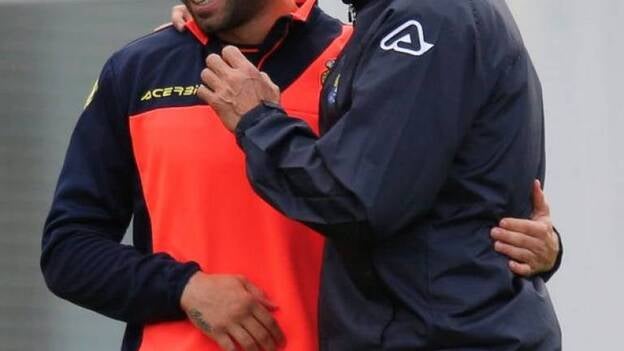 Setién estalla en Twitter y el presidente juega al despiste