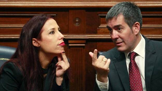 Hernández acusa a Clavijo de mentir y de favorecer a la sanidad privada