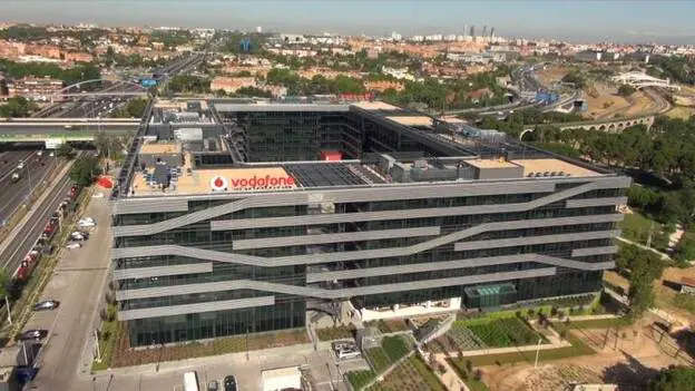 Vodafone llega a un acuerdo mayorista con Telefónica para acceder a su red de fibra