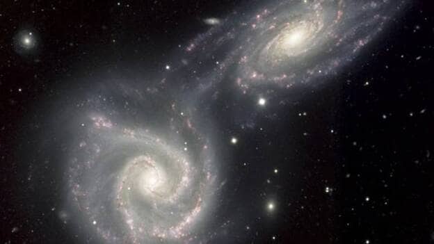 Un anillo de galaxias gigante huye de Albert Einstein