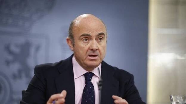 Guindos confía en "reconducir" el debate sobre la reforma de la estiba