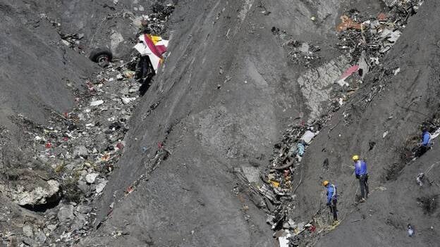 Padre del copiloto de Germanwings niega la versión suicidio en el aniversario de la tragedia