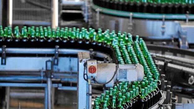 Ab Inbev inicia cambios en la gestión de cervecera canaria