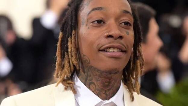 Wiz Khalifa llevó flores a la tumba del capo Pablo Escobar en Colombia