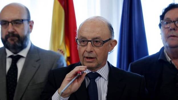 Montoro firma con los sindicatos el acuerdo de empleo público para reducir la interinidad al 8%