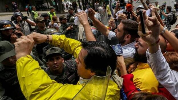 La Cámara venezolana acusa a Maduro de dar un golpe de Estado