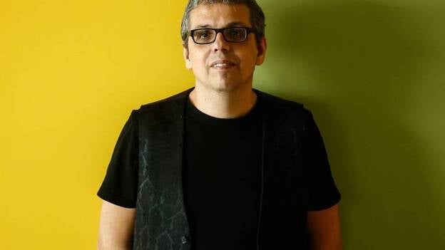 Pedro Guerra actúa este sábado en el Teatro Rojas con su gira 'Arde y vuela'