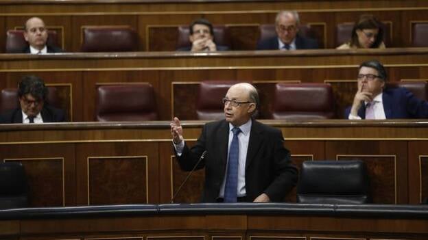 Montoro espeta a Podemos que "ha llegado tarde" al Parlamento "porque ya no hay recortes"