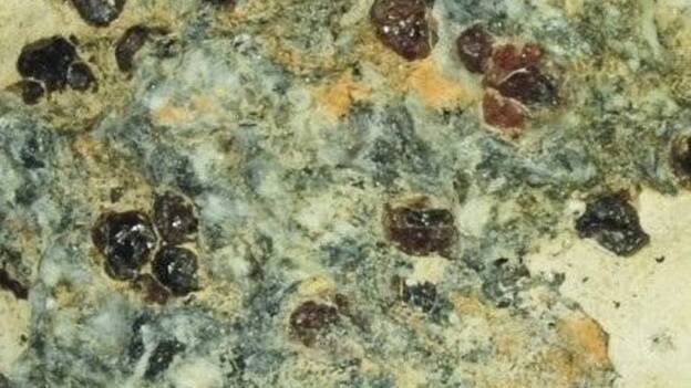 Minerales como 'matrioskas' ilustran la dinámica del interior terrestre