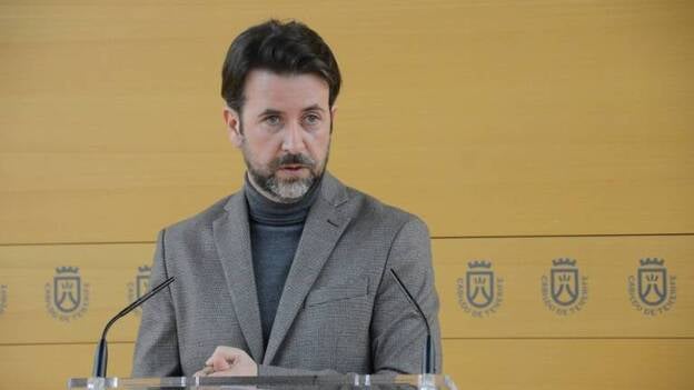 Alonso reconoce que no está "nada contento" con el retraso de las obras en carreteras del sur